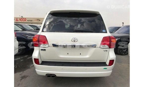 Buy Import Toyota Land Cruiser White Car in Import - Dubai in Agalega Islands Buy Import Toyota Land Cruiser White Car in Import - Dubai in Agalega Islands