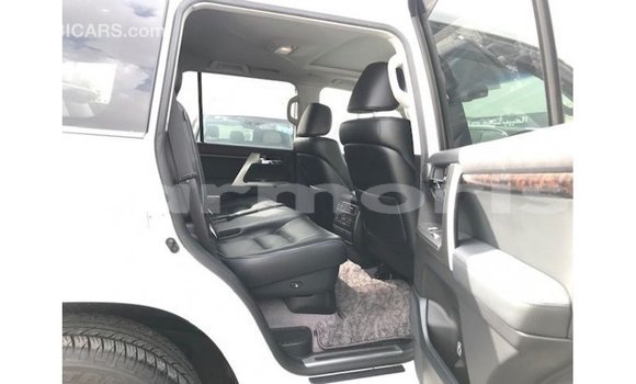 Buy Import Toyota Land Cruiser White Car in Import - Dubai in Agalega Islands Buy Import Toyota Land Cruiser White Car in Import - Dubai in Agalega Islands