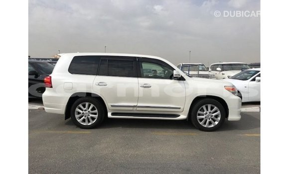 Buy Import Toyota Land Cruiser White Car in Import - Dubai in Agalega Islands Buy Import Toyota Land Cruiser White Car in Import - Dubai in Agalega Islands