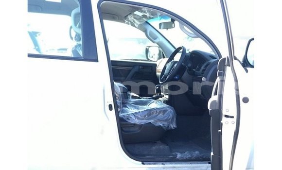 Acheter Import Voiture Toyota Land Cruiser Blanc à Import - Dubai, Îles Agalega Acheter Import Voiture Toyota Land Cruiser Blanc à Import - Dubai, Îles Agalega