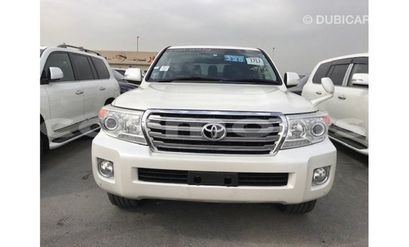 Acheter Import Voiture Toyota Land Cruiser Blanc à Import - Dubai, Îles Agalega Acheter Import Voiture Toyota Land Cruiser Blanc à Import - Dubai, Îles Agalega