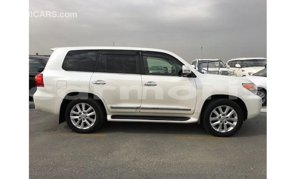 Acheter Import Voiture Toyota Land Cruiser Blanc à Import - Dubai, Îles Agalega Acheter Import Voiture Toyota Land Cruiser Blanc à Import - Dubai, Îles Agalega