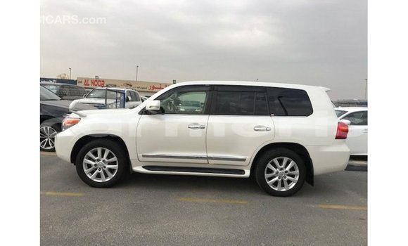 Acheter Import Voiture Toyota Land Cruiser Blanc à Import - Dubai, Îles Agalega Acheter Import Voiture Toyota Land Cruiser Blanc à Import - Dubai, Îles Agalega