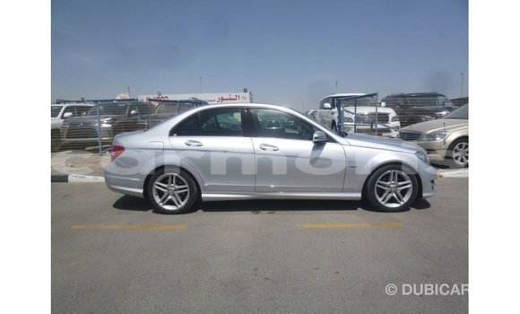 Acheter Import Voiture Mercedes-Benz 200 Autre à Import - Dubai, Îles Agalega Acheter Import Voiture Mercedes-Benz 200 Autre à Import - Dubai, Îles Agalega