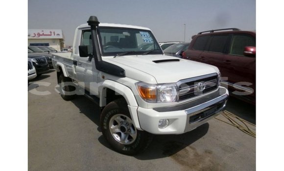 Acheter Import Voiture Toyota Land Cruiser Blanc à Import - Dubai, Îles Agalega Acheter Import Voiture Toyota Land Cruiser Blanc à Import - Dubai, Îles Agalega