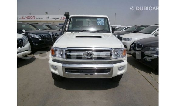 Acheter Import Voiture Toyota Land Cruiser Blanc à Import - Dubai, Îles Agalega Acheter Import Voiture Toyota Land Cruiser Blanc à Import - Dubai, Îles Agalega