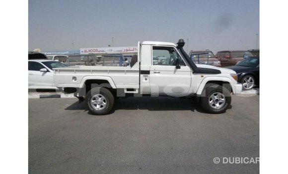 Acheter Import Voiture Toyota Land Cruiser Blanc à Import - Dubai, Îles Agalega Acheter Import Voiture Toyota Land Cruiser Blanc à Import - Dubai, Îles Agalega