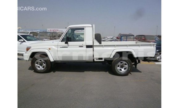 Acheter Import Voiture Toyota Land Cruiser Blanc à Import - Dubai, Îles Agalega Acheter Import Voiture Toyota Land Cruiser Blanc à Import - Dubai, Îles Agalega