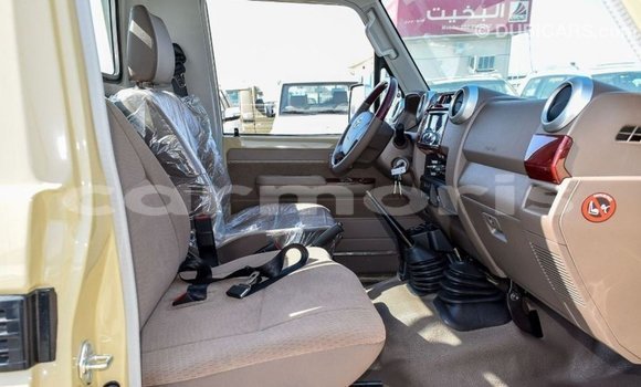 Acheter Import Voiture Toyota Land Cruiser Beige à Import - Dubai, Îles Agalega Acheter Import Voiture Toyota Land Cruiser Beige à Import - Dubai, Îles Agalega