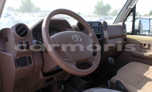 Acheter Import Voiture Toyota Land Cruiser Beige à Import - Dubai, Îles Agalega Acheter Import Voiture Toyota Land Cruiser Beige à Import - Dubai, Îles Agalega