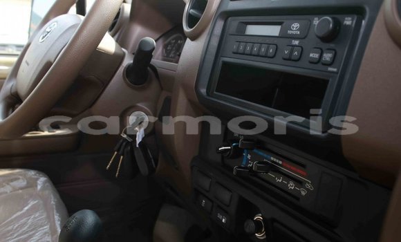 Acheter Import Voiture Toyota Land Cruiser Beige à Import - Dubai, Îles Agalega Acheter Import Voiture Toyota Land Cruiser Beige à Import - Dubai, Îles Agalega