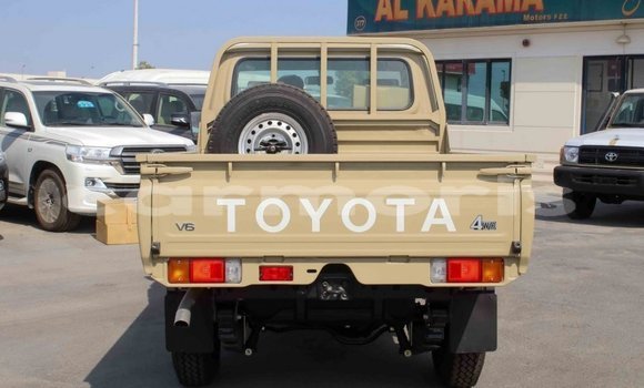 Acheter Import Voiture Toyota Land Cruiser Beige à Import - Dubai, Îles Agalega Acheter Import Voiture Toyota Land Cruiser Beige à Import - Dubai, Îles Agalega