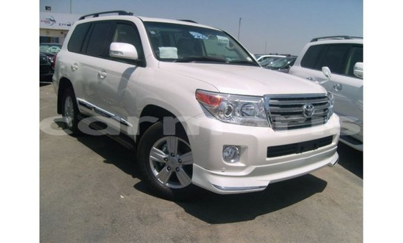 Buy Import Toyota Land Cruiser White Car in Import - Dubai in Agalega Islands Buy Import Toyota Land Cruiser White Car in Import - Dubai in Agalega Islands