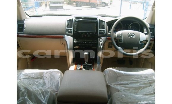 Buy Import Toyota Land Cruiser White Car in Import - Dubai in Agalega Islands Buy Import Toyota Land Cruiser White Car in Import - Dubai in Agalega Islands