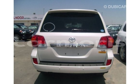 Buy Import Toyota Land Cruiser White Car in Import - Dubai in Agalega Islands Buy Import Toyota Land Cruiser White Car in Import - Dubai in Agalega Islands