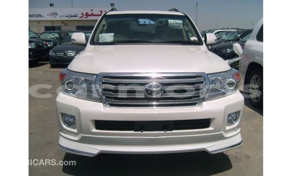 Buy Import Toyota Land Cruiser White Car in Import - Dubai in Agalega Islands Buy Import Toyota Land Cruiser White Car in Import - Dubai in Agalega Islands