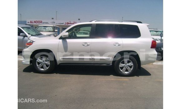 Buy Import Toyota Land Cruiser White Car in Import - Dubai in Agalega Islands Buy Import Toyota Land Cruiser White Car in Import - Dubai in Agalega Islands