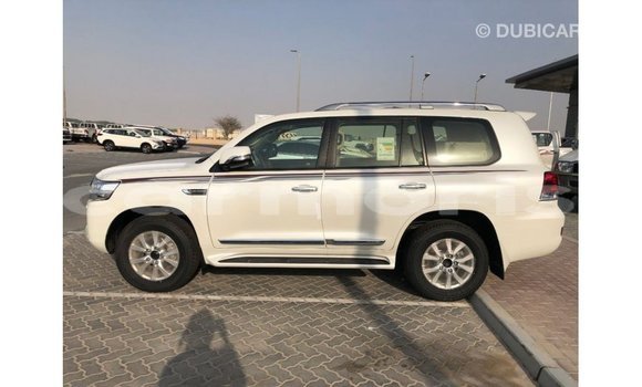 Acheter Import Voiture Toyota Land Cruiser Blanc à Import - Dubai, Îles Agalega Acheter Import Voiture Toyota Land Cruiser Blanc à Import - Dubai, Îles Agalega