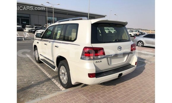 Acheter Import Voiture Toyota Land Cruiser Blanc à Import - Dubai, Îles Agalega Acheter Import Voiture Toyota Land Cruiser Blanc à Import - Dubai, Îles Agalega
