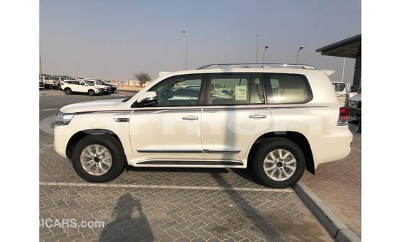 Acheter Import Voiture Toyota Land Cruiser Blanc à Import - Dubai, Îles Agalega Acheter Import Voiture Toyota Land Cruiser Blanc à Import - Dubai, Îles Agalega
