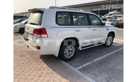 Acheter Import Voiture Toyota Land Cruiser Blanc à Import - Dubai, Îles Agalega Acheter Import Voiture Toyota Land Cruiser Blanc à Import - Dubai, Îles Agalega