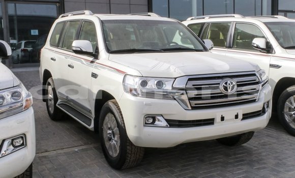 Acheter Import Voiture Toyota Land Cruiser Blanc à Import - Dubai, Îles Agalega Acheter Import Voiture Toyota Land Cruiser Blanc à Import - Dubai, Îles Agalega