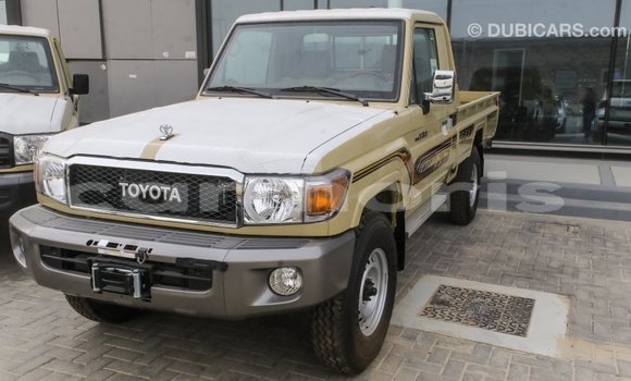 Acheter Import Voiture Toyota Land Cruiser Beige à Import - Dubai, Îles Agalega Acheter Import Voiture Toyota Land Cruiser Beige à Import - Dubai, Îles Agalega