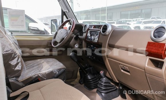 Acheter Import Voiture Toyota Land Cruiser Beige à Import - Dubai, Îles Agalega Acheter Import Voiture Toyota Land Cruiser Beige à Import - Dubai, Îles Agalega