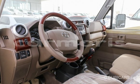 Acheter Import Voiture Toyota Land Cruiser Beige à Import - Dubai, Îles Agalega Acheter Import Voiture Toyota Land Cruiser Beige à Import - Dubai, Îles Agalega