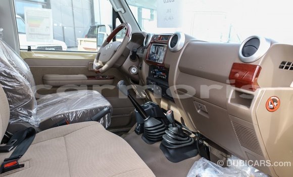 Acheter Import Voiture Toyota Land Cruiser Beige à Import - Dubai, Îles Agalega Acheter Import Voiture Toyota Land Cruiser Beige à Import - Dubai, Îles Agalega