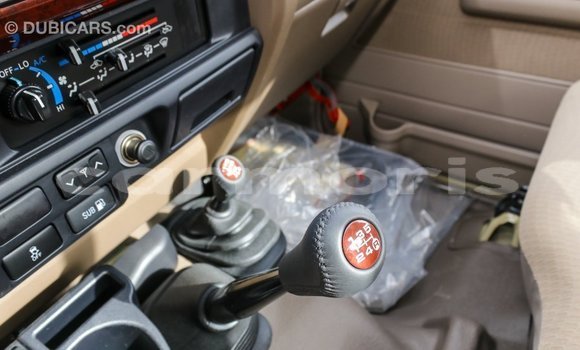 Acheter Import Voiture Toyota Land Cruiser Beige à Import - Dubai, Îles Agalega Acheter Import Voiture Toyota Land Cruiser Beige à Import - Dubai, Îles Agalega