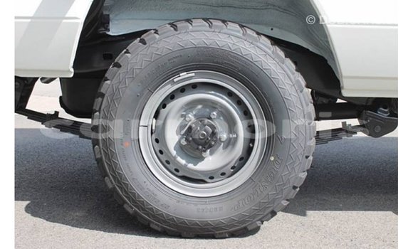 Buy Import Toyota Land Cruiser White Car in Import - Dubai in Agalega Islands Buy Import Toyota Land Cruiser White Car in Import - Dubai in Agalega Islands