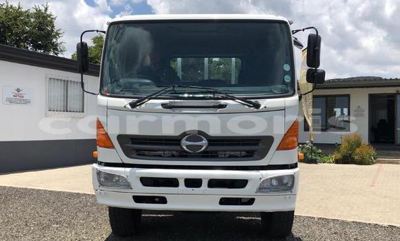 Buy Used Hino 300 Series White Truck in Port Louis in Port Louis District Buy Used Hino 300 Series White Truck in Port Louis in Port Louis District