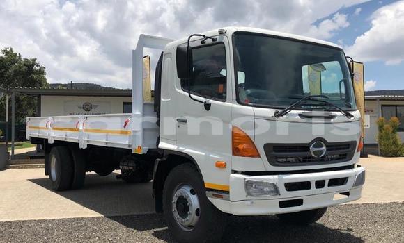 Buy Used Hino 300 Series White Truck in Port Louis in Port Louis District Buy Used Hino 300 Series White Truck in Port Louis in Port Louis District