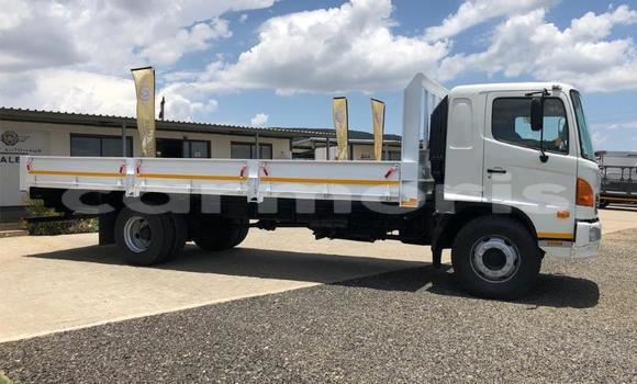 Buy Used Hino 300 Series White Truck in Port Louis in Port Louis District Buy Used Hino 300 Series White Truck in Port Louis in Port Louis District