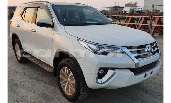 Acheter Import Voiture Toyota Fortuner Blanc à Import - Dubai, Îles Agalega Acheter Import Voiture Toyota Fortuner Blanc à Import - Dubai, Îles Agalega