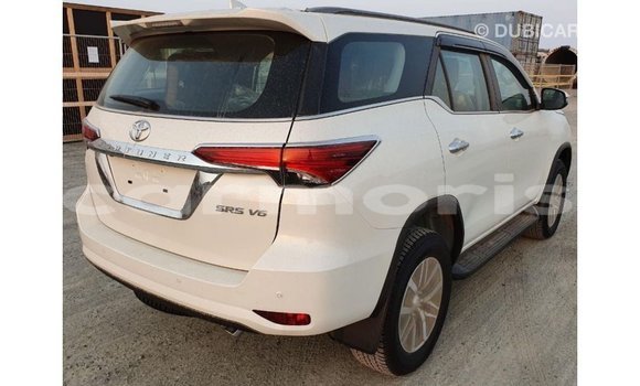Acheter Import Voiture Toyota Fortuner Blanc à Import - Dubai, Îles Agalega Acheter Import Voiture Toyota Fortuner Blanc à Import - Dubai, Îles Agalega