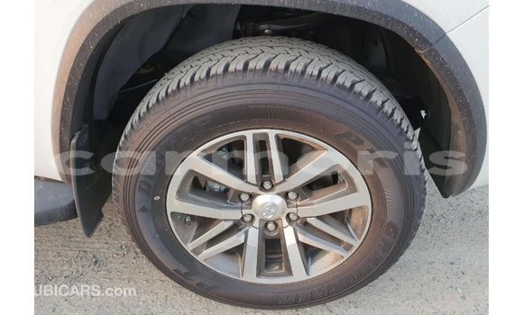 Acheter Import Voiture Toyota Fortuner Blanc à Import - Dubai, Îles Agalega Acheter Import Voiture Toyota Fortuner Blanc à Import - Dubai, Îles Agalega