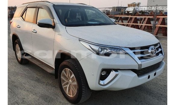 Acheter Import Voiture Toyota Fortuner Blanc à Import - Dubai, Îles Agalega Acheter Import Voiture Toyota Fortuner Blanc à Import - Dubai, Îles Agalega