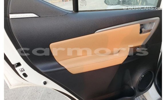 Acheter Import Voiture Toyota Fortuner Blanc à Import - Dubai, Îles Agalega Acheter Import Voiture Toyota Fortuner Blanc à Import - Dubai, Îles Agalega