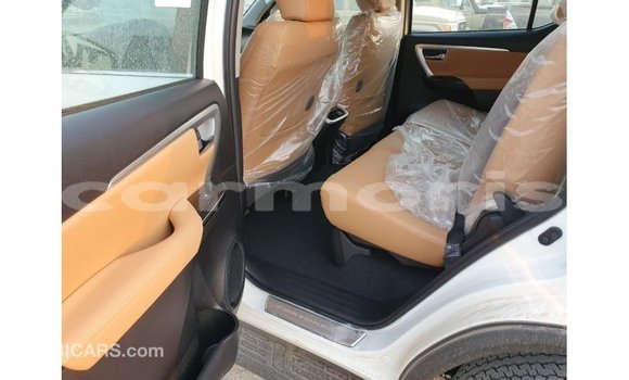 Acheter Import Voiture Toyota Fortuner Blanc à Import - Dubai, Îles Agalega Acheter Import Voiture Toyota Fortuner Blanc à Import - Dubai, Îles Agalega