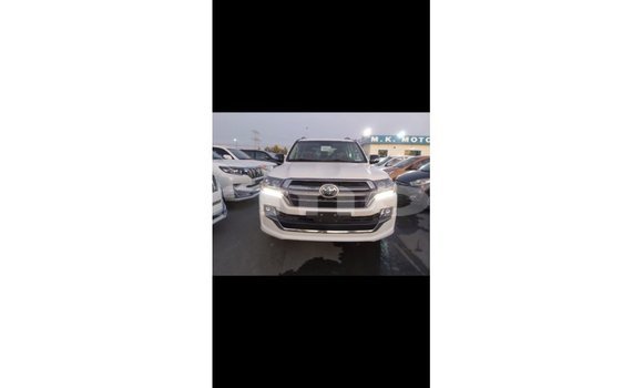 Buy Import Toyota Land Cruiser White Car in Import - Dubai in Agalega Islands Buy Import Toyota Land Cruiser White Car in Import - Dubai in Agalega Islands