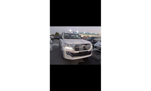 Buy Import Toyota Land Cruiser White Car in Import - Dubai in Agalega Islands Buy Import Toyota Land Cruiser White Car in Import - Dubai in Agalega Islands