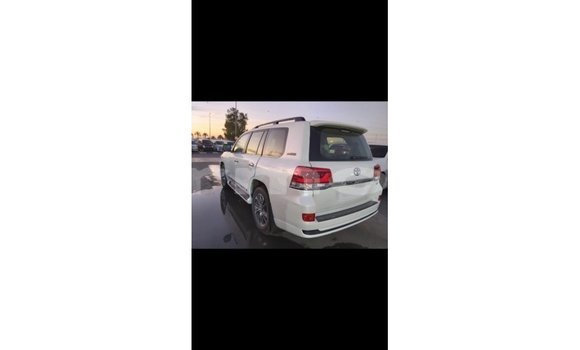 Buy Import Toyota Land Cruiser White Car in Import - Dubai in Agalega Islands Buy Import Toyota Land Cruiser White Car in Import - Dubai in Agalega Islands