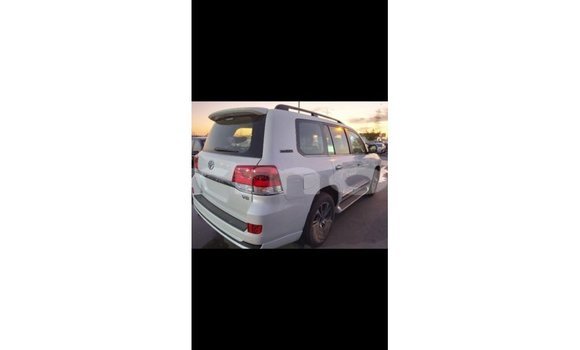 Buy Import Toyota Land Cruiser White Car in Import - Dubai in Agalega Islands Buy Import Toyota Land Cruiser White Car in Import - Dubai in Agalega Islands