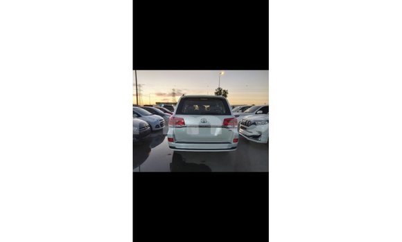 Buy Import Toyota Land Cruiser White Car in Import - Dubai in Agalega Islands Buy Import Toyota Land Cruiser White Car in Import - Dubai in Agalega Islands