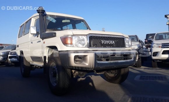 Acheter Import Voiture Toyota Land Cruiser Blanc à Import - Dubai, Îles Agalega Acheter Import Voiture Toyota Land Cruiser Blanc à Import - Dubai, Îles Agalega