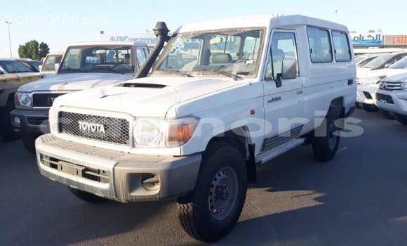 Acheter Import Voiture Toyota Land Cruiser Blanc à Import - Dubai, Îles Agalega Acheter Import Voiture Toyota Land Cruiser Blanc à Import - Dubai, Îles Agalega