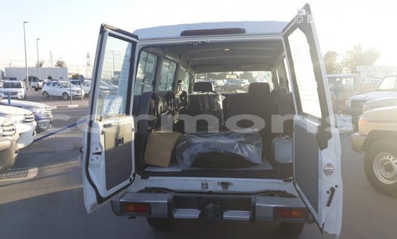 Acheter Import Voiture Toyota Land Cruiser Blanc à Import - Dubai, Îles Agalega Acheter Import Voiture Toyota Land Cruiser Blanc à Import - Dubai, Îles Agalega