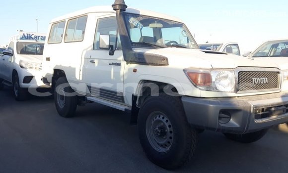 Acheter Import Voiture Toyota Land Cruiser Blanc à Import - Dubai, Îles Agalega Acheter Import Voiture Toyota Land Cruiser Blanc à Import - Dubai, Îles Agalega